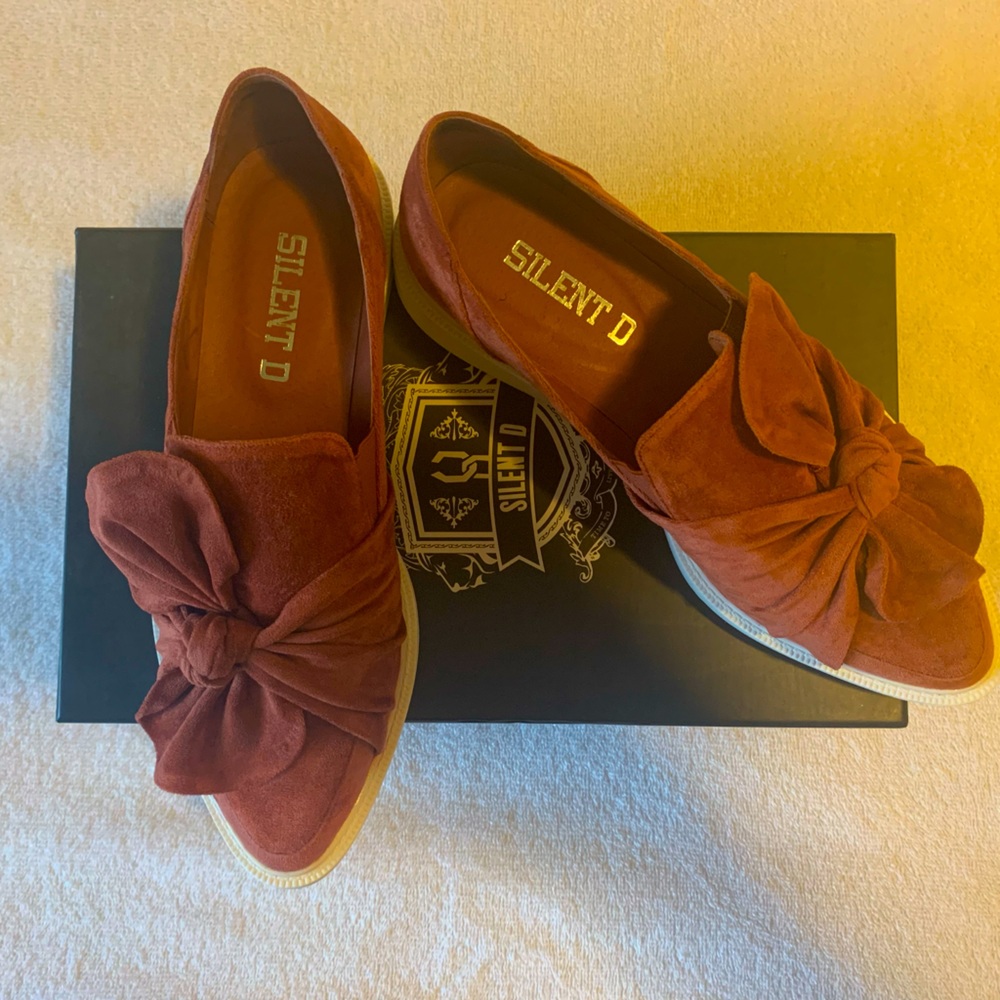 Silent D Knotted Slip on Daces Sneakers